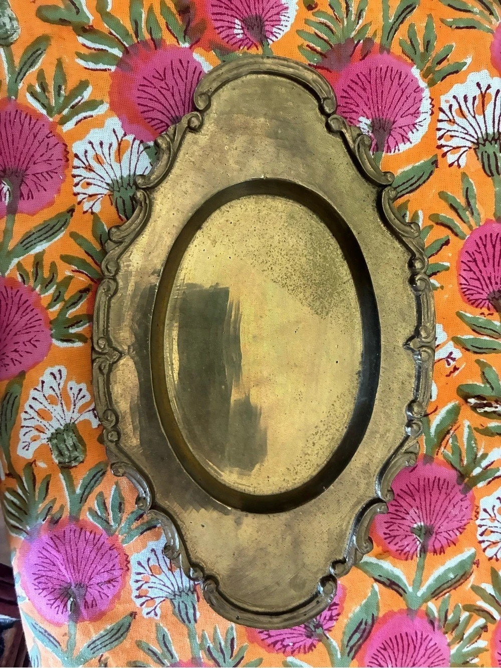 Ornate Floral Decor in Gold & Brown